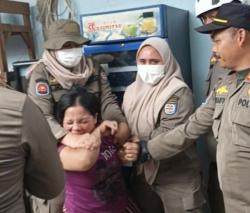 2 Satpol PP Digigit Pedagang, Buntut Bangunan di Juanda Dirobohkan, Padahal Sudah Setor Rp50 Juta