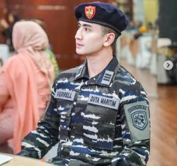 Verrell Bramasta Diangkat Jadi Duta Maritim, Ini Potret Gagahnya Kenakan Seragam Militer
