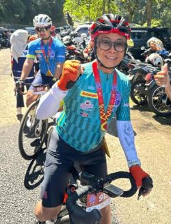 Kisah Dwi Soetjipto, Diusia 70 Bukan Halangan Taklukkan Tanjakan Brutal Kediri Dholo KOM 2025!