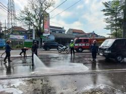 Awas! Tumpahan Solar Kembali Terjadi di Bundaran Getasrejo Grobogan, Pengendara Motor Terjatuh