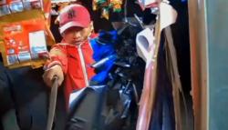 Viral! Geng Motor Serang Warga Masuk Toko Kelontong di Makassar, Acungkan Parang