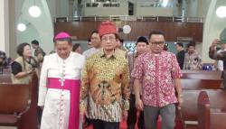 Menag Kunjungi Gereja Katedral Makassar, Serukan Kedamaian Antarumat Beragama