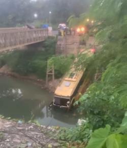 Bus Samarinda-Banjarmasin Masuk Sungai Busui di Paser, Satu Tewas dan Belasan Luka