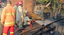 Kebakaran di Jombang: Galangan Mebel Rata Dengan Tanah, Mobil Pikap Tinggal Kerangka