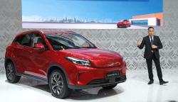 Mobil Listrik DFSK Seres 3 Goda Pasar EV di GIIAS 2025, Pamer Teknologi Canggih dan Jangkauan 412 Km