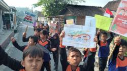 Meriahkan Hari Anak Nasional, SDN 2 Nepen Gelar Karnaval dan Bagi-bagi Susu