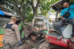 Tertibkan PKL Bandel, Pemkot Bandung Fokus Jaga Ketertiban Trotoar dan Saluran Air
