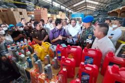 8 Orang Ditangkap Saat Pabrik Oli Palsu di Tangerang Digerebek