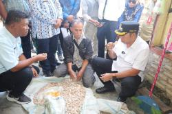 Dari Pasar Hingga Anak Sekolah: Bupati Taput Hadir Langsung untuk Kesejahteraan Warga