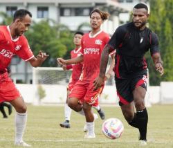 Persipura Siap Hadapi Persijap di Laga Uji Coba Krusial: Uji Kekuatan Jelang Kompetisi Resmi