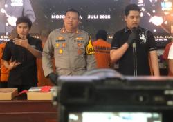 Bukannya Berjaga, Security dan Office Boy Sekolah di Mojokerto Malah Sekongkol Curi Laptop