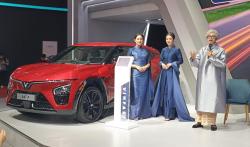 Kolaborasi Budaya dan Otomotif, Didiet Maulana Rancang Kostum Eksklusif untuk Vinfast di GIIAS 2025