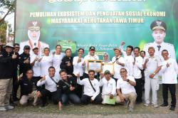 Progam Perhutanan Sosial Milik Paiton Energy dan POMI Diganjar Penghargaan Gubernur Jatim