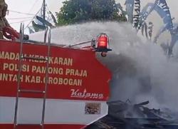 Kebakaran Rumah Milik Seorang Nenek di Sugihan Toroh, Penyebabnya Api Dari Tungku di Dapur