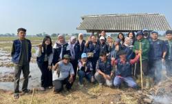 Mahasiswa UBP Karawang dan Petani Ciranggon Gelar Tradisi Kala Gumarang, Tangkap Ratusan Hama Tikus