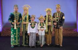 Kostum Pengantin Adat Asli Indramayu, Bakal Jadi Tren untuk Kelompok Milenial