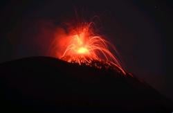 Gunung Ili Lewotolok Erupsi, Warga Diminta Waspada Radius 3 Km dari Kawah