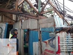 Hujan Es dan Angin Kencang Terjang Limbangan dan Boja, Sejumlah Rumah Rusak