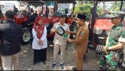 Pidie Jaya Dapat 12 Traktor Baru, Bupati: Saatnya Petani Naik Kelas!