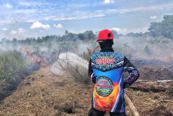 Tim Dalkarhutla Dishut Kalteng Berhasil Padamkan 4 Titik Kebakaran lahan di Palangka Raya