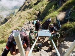 Perbaikan Jalur Ekstrem Rinjani: TNGR Pasang Tangga dan Tali di Titik Rawan Kecelakaan