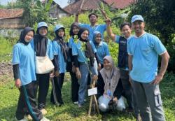 Mahasiswa UBP Karawang Hijaukan Desa Pasir Talaga Lewat Gerakan Leuweung Hejo dan Gerina