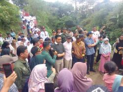 Setelah 4 Tahun Terbengkalai, Bupati dan Wabup Cianjur Resmikan Pembangunan Jembatan Bojong