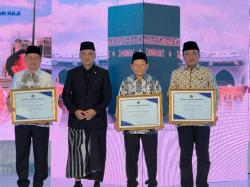 Zamroni Aziz Bawa NTB Raih Penghargaan Bergengsi Penanganan Open Seat Haji 2025 dari Kemenag RI