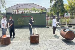 Kejari Kendal Musnahkan Barang Bukti Perkara Pidana, ada Ganja dan Sabu