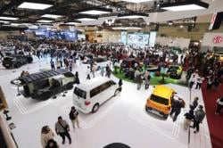Pameran Mobil Rasa Piknik: Rojali Rohana Merajalela di GIIAS 2025, Sales Cuma Bisa Elus Dada 