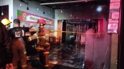 BREAKING NEWS: Warung Makan Geprek Gold Chick Depok Ludes Terbakar, Korban Dilarikan ke RS