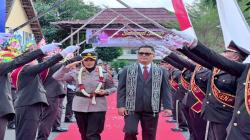 Resmi Jabat Kapolres Sragen, AKBP Dewiana Syamsu Disambut Tradisi Pedang Pora Penuh Haru