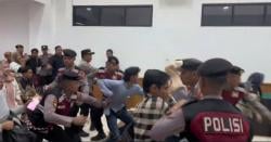 Sidang Kasus Mutilasi di Serang Ricuh, Warga Lempari Terdakwa dengan Botol  dan Sandal