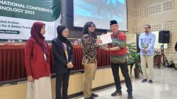 Riset Daun Kemangi Jadi Detektor Mikroplastik, Dosen Bojonegoro Ini Raih Penghargaan Internasional