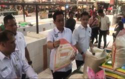 Modus Licik Pedagang di Pasar Modern Grand Wisata Bekasi, Beras Curah Disulap Jadi Premium