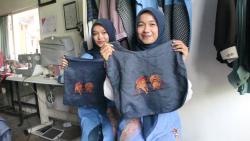 Limbah Jadi Cuan: Dua Pelajar Payakumbuh Sulap Sisa Kain Bordir Jadi Produk Fashion Bernilai Budaya