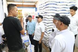 Wali Kota Lhokseumawe Sidak Pasar untuk Cegah Penyelewengan Beras dan Manipulasi Harga