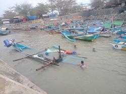 Tsunami Mini Jayanti! 56 Perahu Nelayan Cianjur Tenggelam Dihantam Gelombang 4 Meter