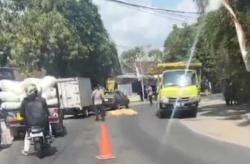 Terjatuh Saat Menikung, Remaja di Madiun Tewas Tertabrak Truk