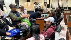 BREAKING NEWS Bukan Cuma Nyanyi! Karaoke di Cibinong Sarang PSK, Polisi Temukan Bukti Mengejutkan