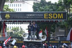 Mahasiswa Gelar Demo di Kementerian ESDM, Desak Usut Tuntas Tambang Ilegal di Maluku Utara