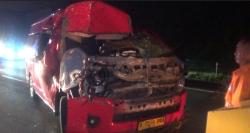 Travel Tabrak Truk di Tol Cipularang, Sopir Tewas Terjepit Kabin Ringsek