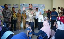 Kunjungi Kampung KB, Menteri Wihaji 