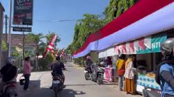 Unik, Warga Tuban Kibarkan Bendera Raksasa Sepanjang Satu Kilometer
