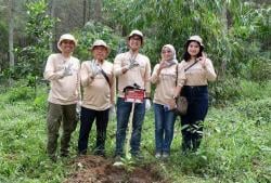 Keren! Kolaborasi Tanam 8 Pohon Saninten Rambutan Hutan untuk Sumber Pakan Satwa Hutan Lembang