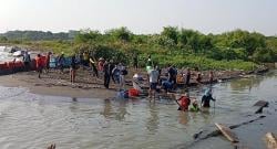 Normalisasi Hanya Janji, Puluhan Nelayan Gotong Royong Buka Alur Sungai Kali Bacin Tanpa Alat Berat