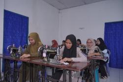 Ibu-Ibu Desa Candirejo Belajar Menjahit, Siap Raup Cuan dari Rumah 