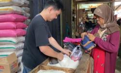 Beras di Lebak Melonjak! Warga hanya Mampu Beli 2 Liter, Pedagang Sepi Pembeli