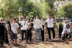 Upaya Kurangi Emisi Karbon, Ribuan Mangrove Ditanam di Pesisir Surabaya
