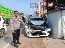 Adu Banteng Maut di Krembung, Sigra Ringsek Usai Menyalip Odong-odong